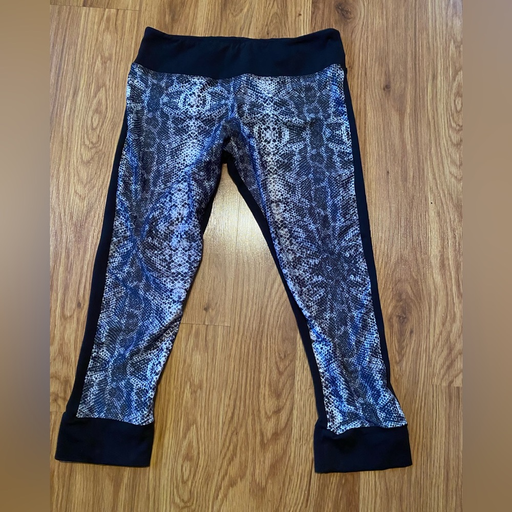 Women’s Jala Clothing Black Snakeskin Leggings Size Medium EUC